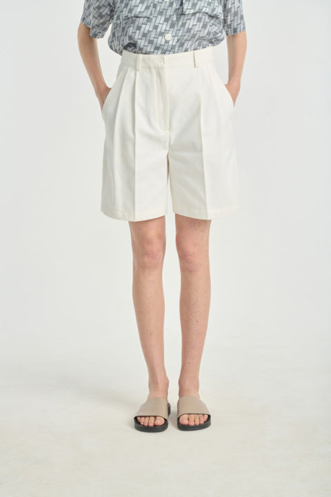 Pleats Stretch Shorts - White